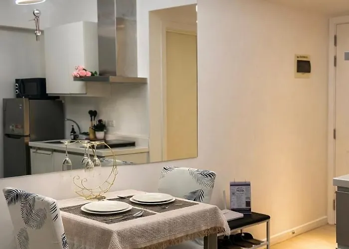 Cozy Staycation Near Moa With Pool Access Netflix Wifi Good For 4 Aparthotel Manila
