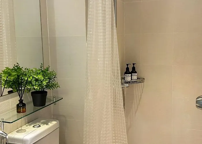 Cozy Staycation Near Moa With Pool Access Netflix Wifi Good For 4 Aparthotel Manila