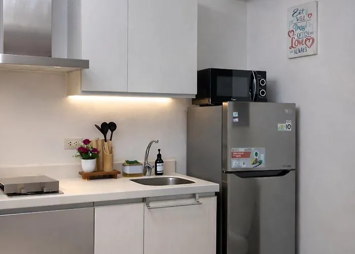Cozy Staycation Near Moa With Pool Access Netflix Wifi Good For 4